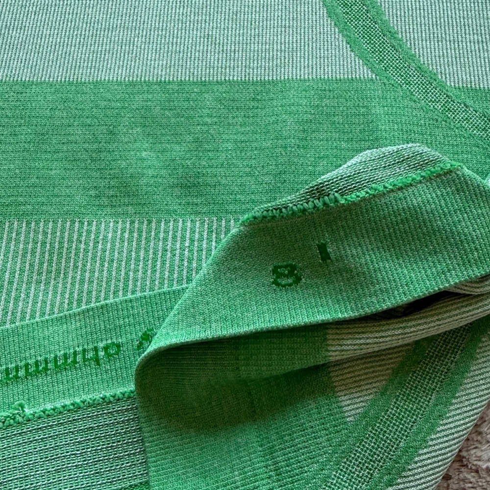 Lululemon Run: Swiftly Tech Short Sleeve in Heathered Green Bean Size 8 - Picture 9 of 14